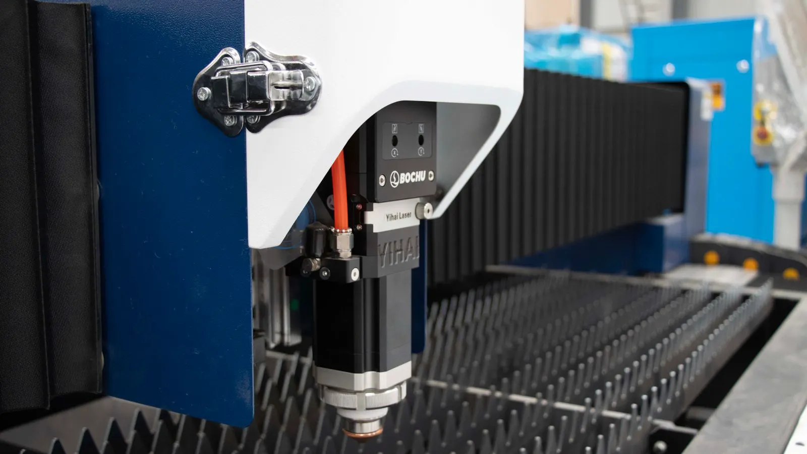 Industrial laser cutting table processing sheet metal