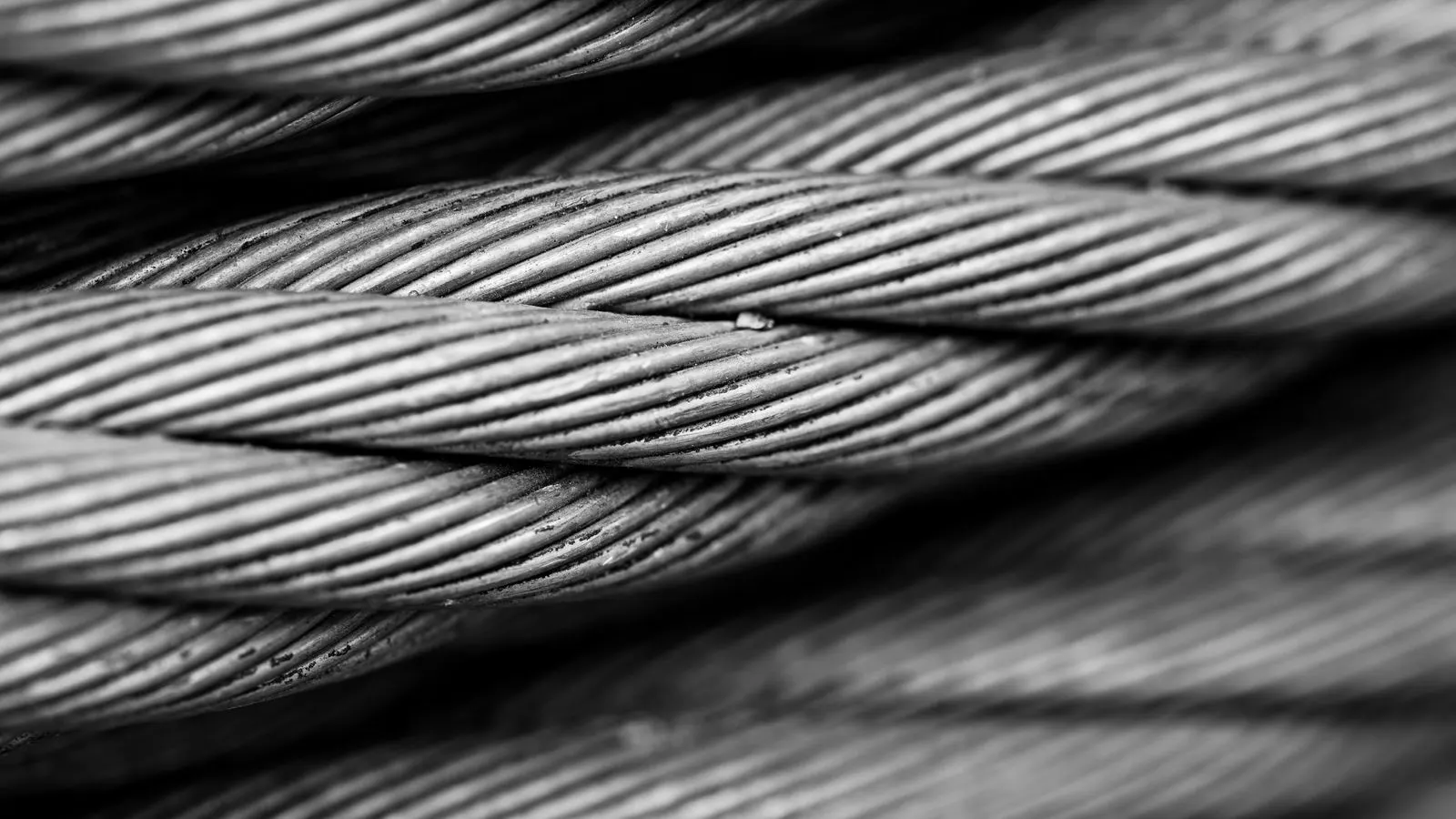 Copper and aluminum wire strands laid side by side