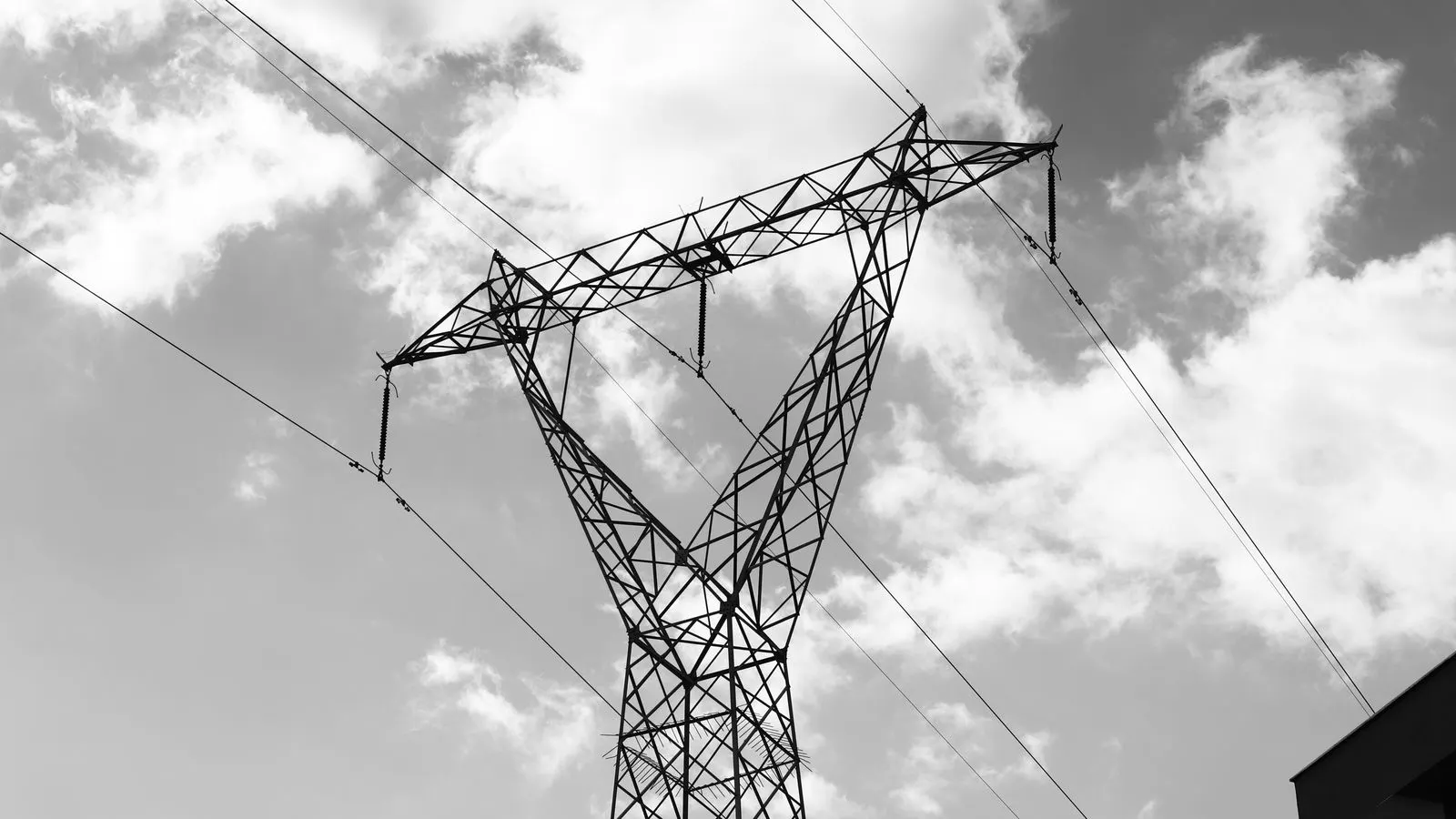Insulated high voltage cables arranged in a rack room