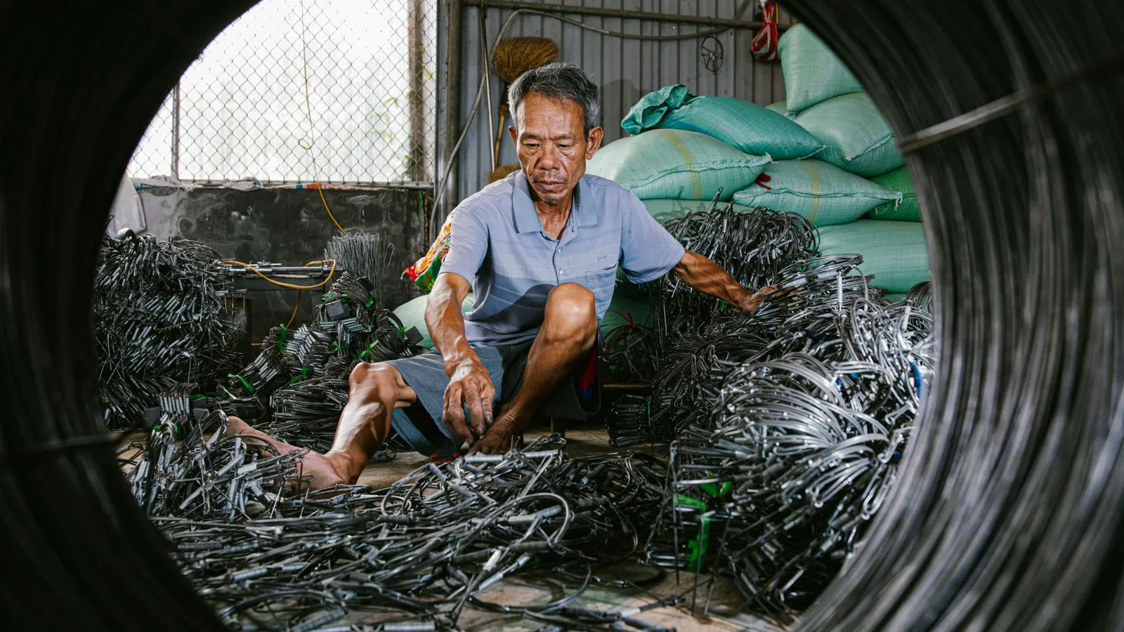 Coiled electrical cables with visible insulation colors