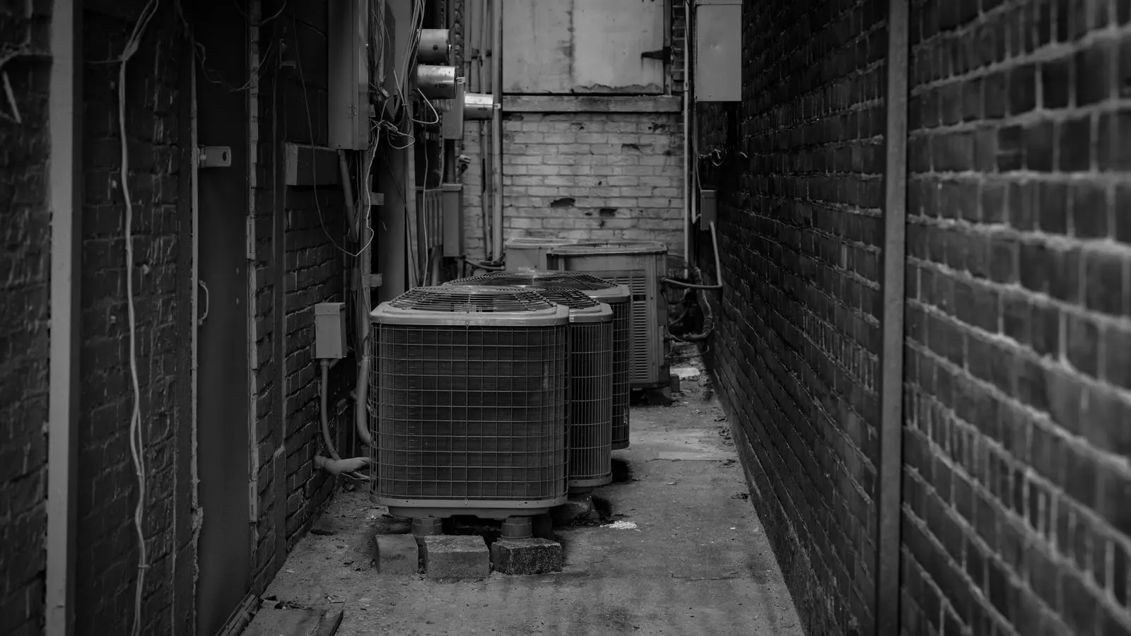 Large industrial air cooled heat exchanger unit in an outdoor cooling area