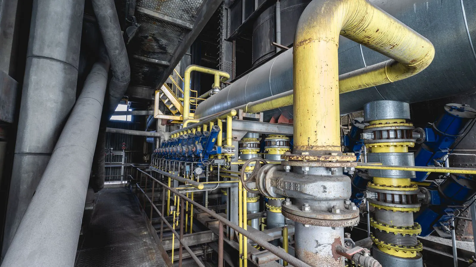 Metal ductwork connecting a cyclone separator to a baghouse unit