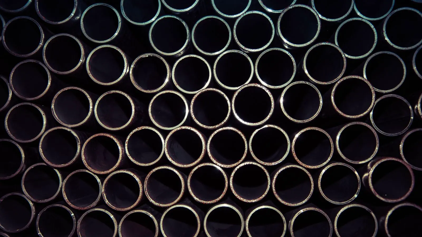 Cross section of a complex aluminum extrusion die profile
