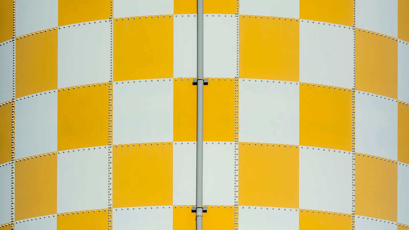 Cross section view of modular wall with insulation and cladding
