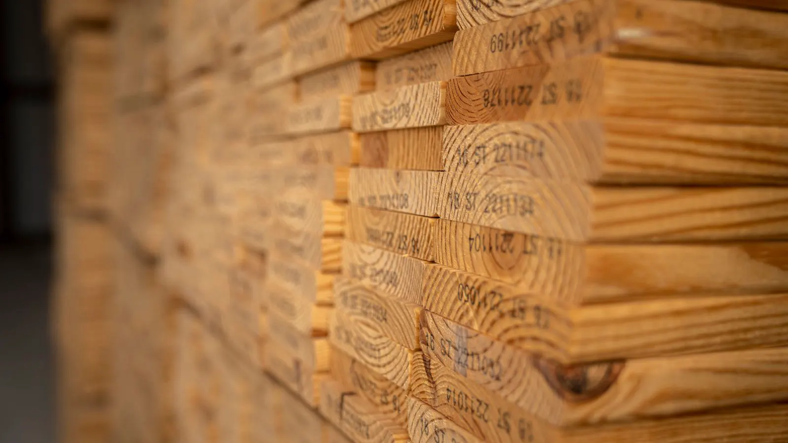 Palletized laminate planks stored in a shipping warehouse.