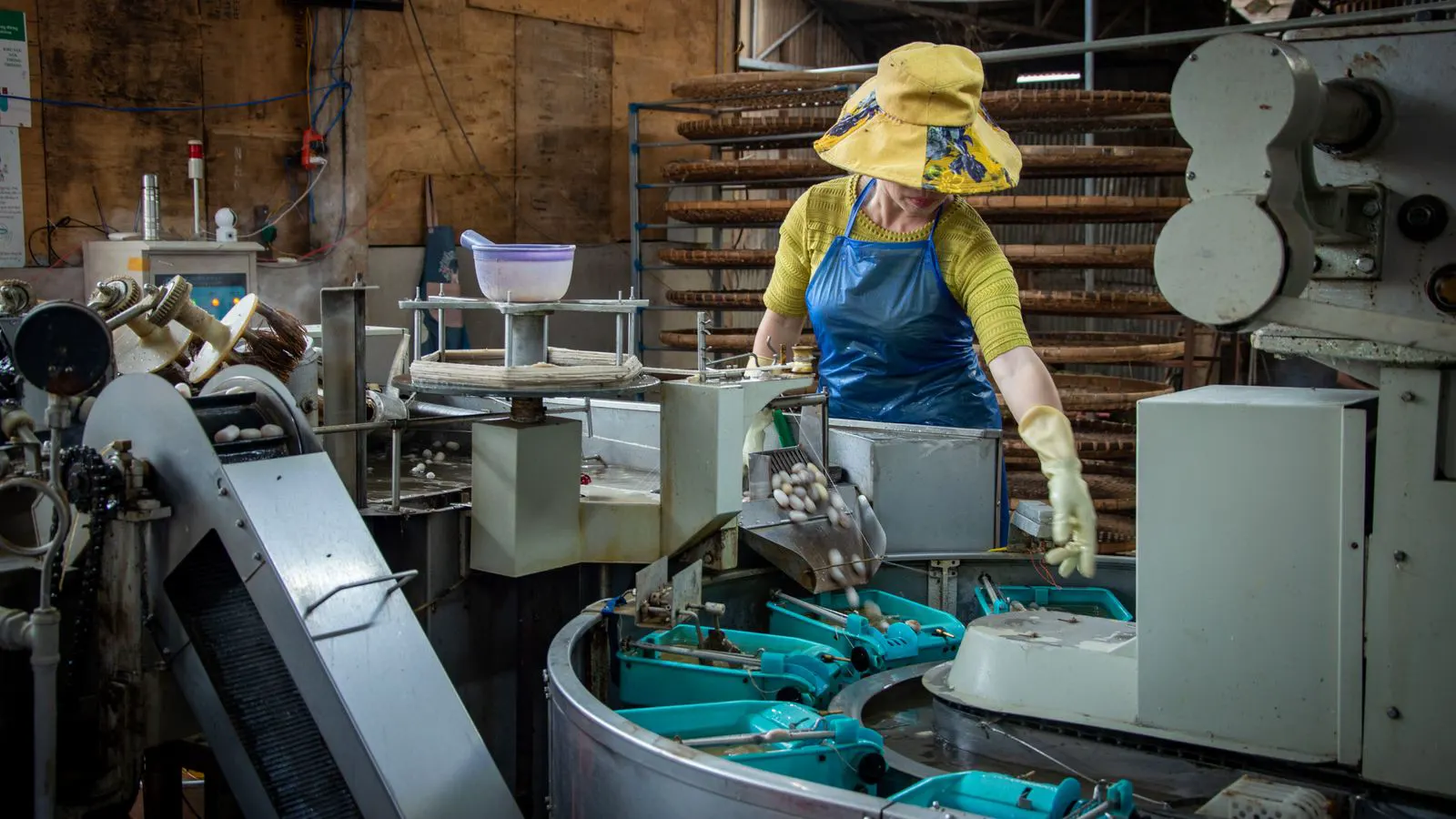 Industrial production line making flexible silicone cookware items