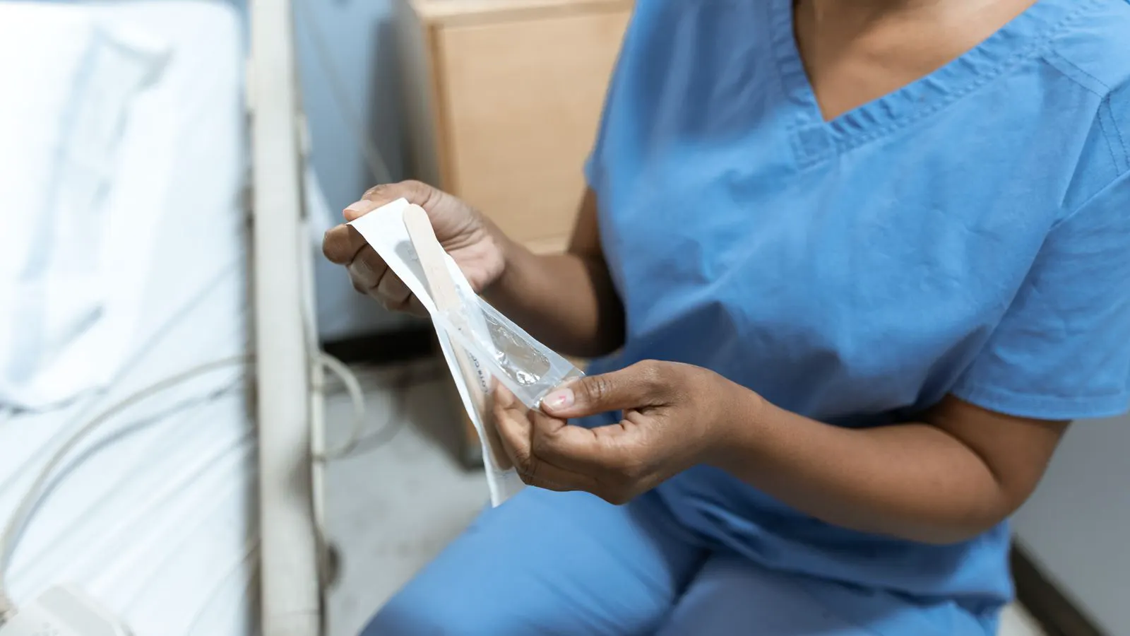 Gauze pad and hydrocolloid sheet placed on a neutral background for comparison.
