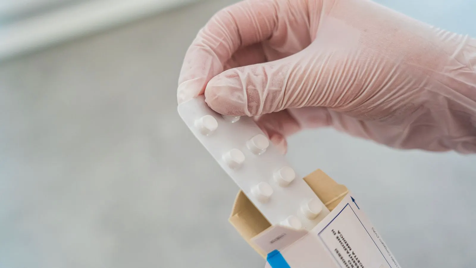 Close up of a hydrocolloid dressing applied to a healthy skin surface.