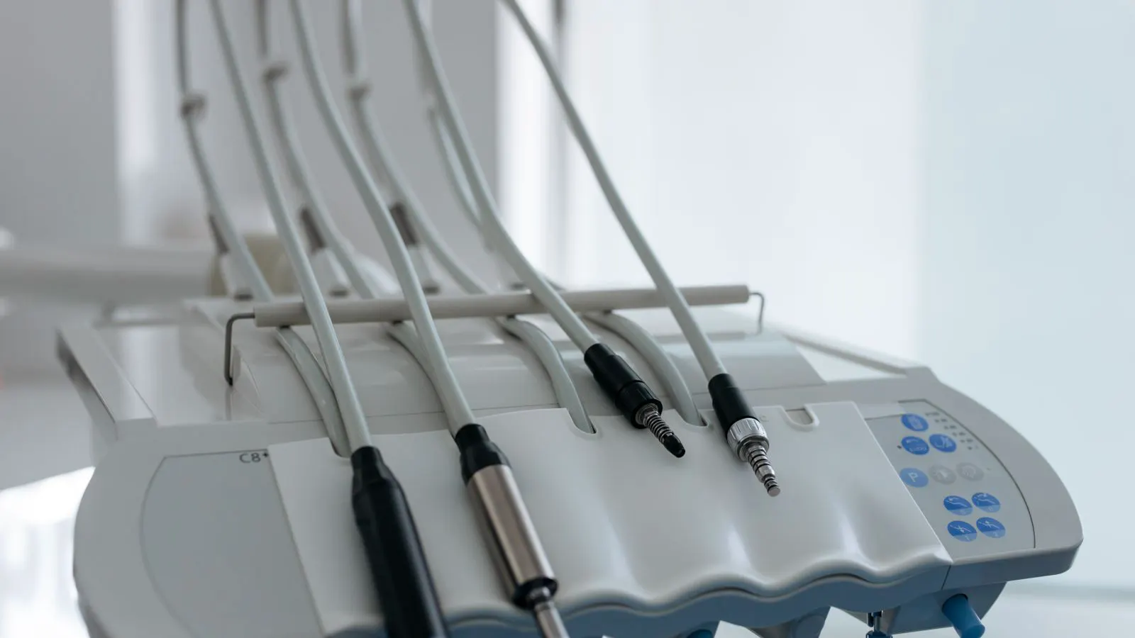 Close view of an HPLC system with tubing and a pressure display.