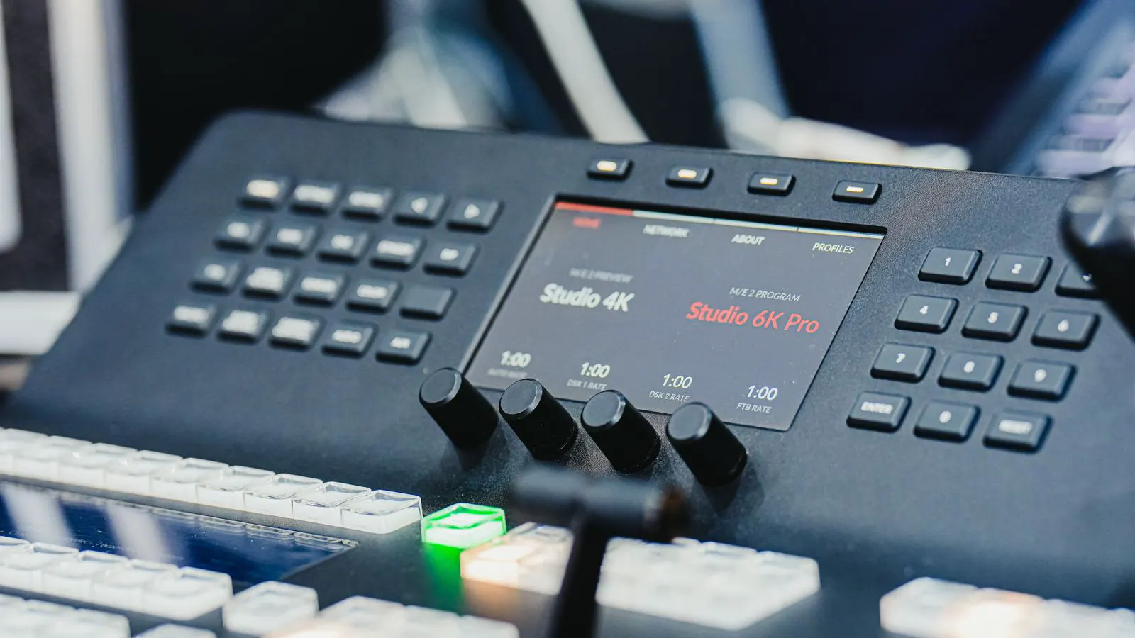 A digital control panel displays real-time air quality data