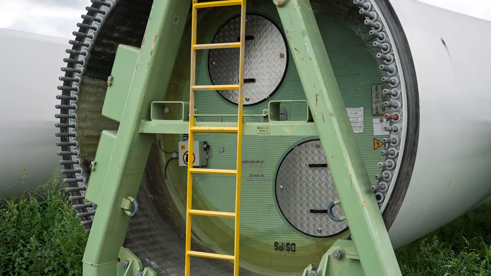 Cross section view of a granulator rotor with visible flute geometry
