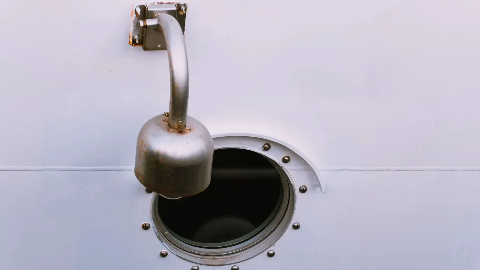 Cross-section view of a mold cavity with a vent channel