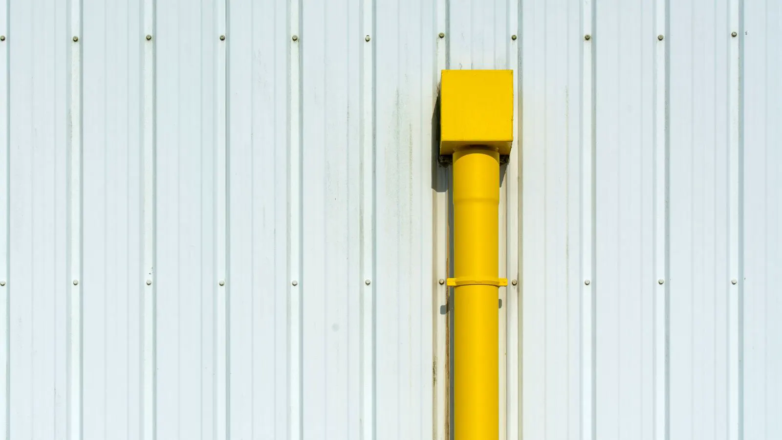 A friction stir welding tool joins two aluminum sheets without melting metal.
